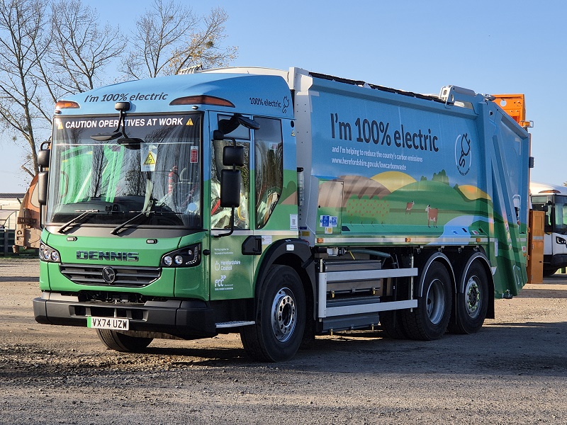 Electric recycling collection vehicle