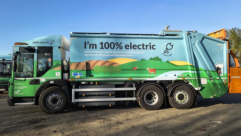 Electric recycling collection vehicle