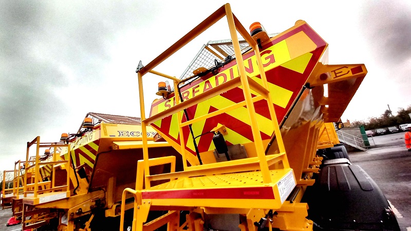 Gritting lorries in a line